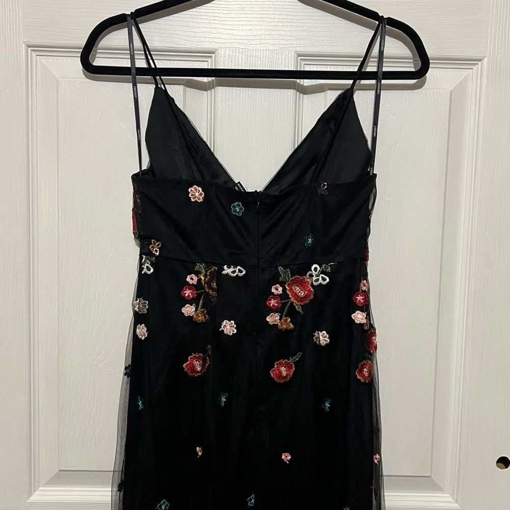 💗 *NEW* Forever 21 - Floral Embroidered Black Floor Length Dress - Picture 8 of 9